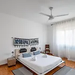 Guesthost - Terrace Flat