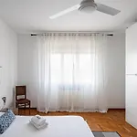 Guesthost - Terrace Flat Apartment *