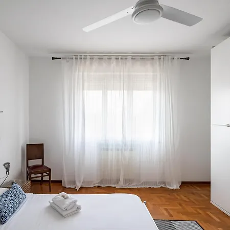 Terrace Flat Apartment *