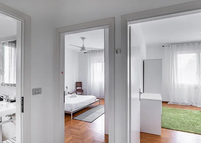 Guesthost - Terrace Flat Apartamento Pádua