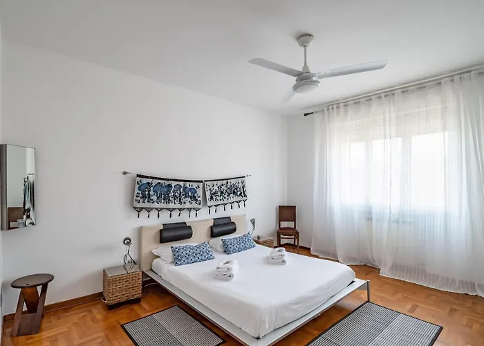 Guesthost - Terrace Flat