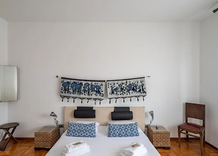 Guesthost - Terrace Flat Apartment *